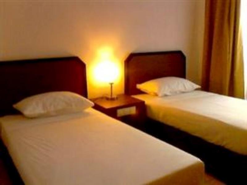 Hotel Lucky Inn Manado Ngoại thất bức ảnh