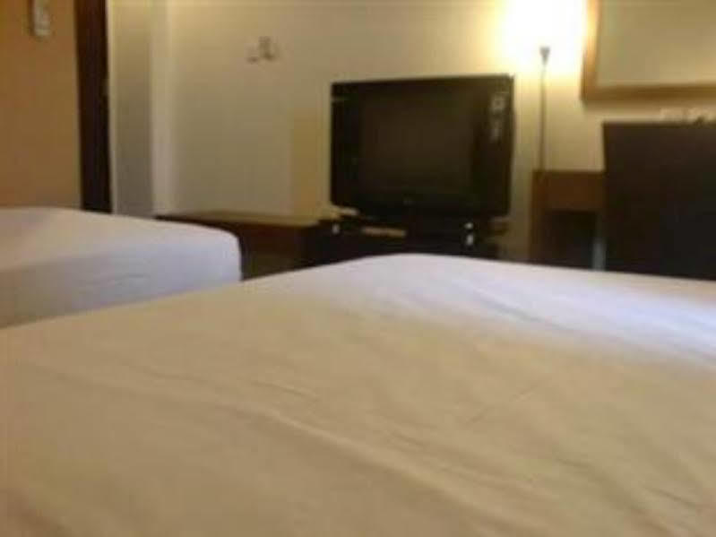Hotel Lucky Inn Manado Ngoại thất bức ảnh