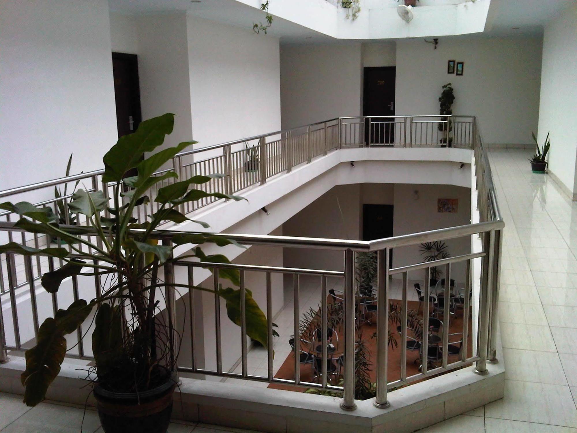 Hotel Lucky Inn Manado Ngoại thất bức ảnh